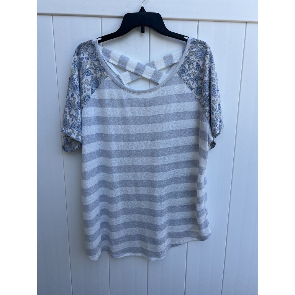Cato Short Sleeve top Blouse Women 18/20W Floral Gray White Striped